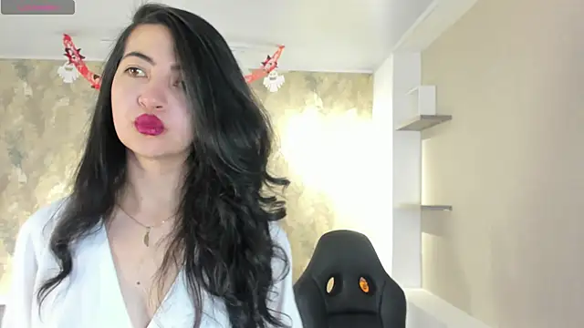 Snapshot of Saya_Amaretto1 chatting on 10.16.25 Saya Amaretto1 online show from 10.16.25