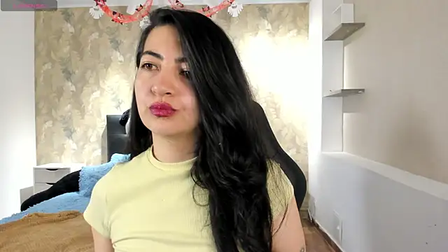 Snapshot of Saya_Amaretto1 chatting on 10.20.25 Saya Amaretto1 online show from 10.20.25