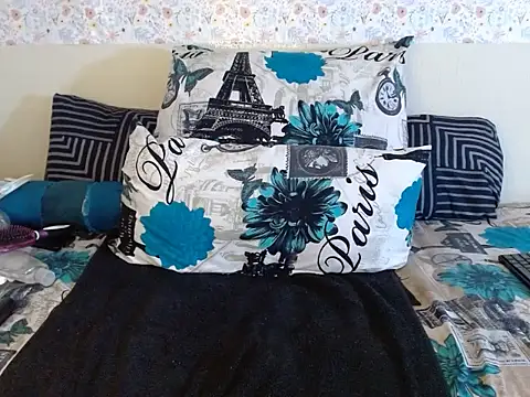 Snapshot of AfricanDoll15 chatting on 10.03.25 AfricanDoll15 online show from 10.03.25