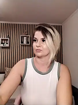 Snapshot of Mayaaaaaa_ chatting on 11.22.25 Mayaaaaaa online show from 11.22.25