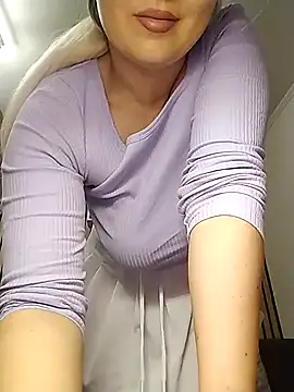 Snapshot of Mayaaaaaa_ chatting on 11.27.25 Mayaaaaaa online show from 11.27.25