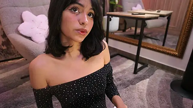 Snapshot of NamiKimura chatting on 11.27.25 NamiKimura online show from 11.27.25