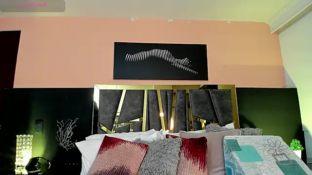 Snapshot of ScarletTorres chatting on 12.18.25 ScarletTorres online show from 12.18.25