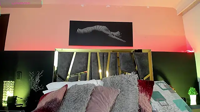 Snapshot of ScarletTorres chatting on 12.19.25 ScarletTorres online show from 12.19.25