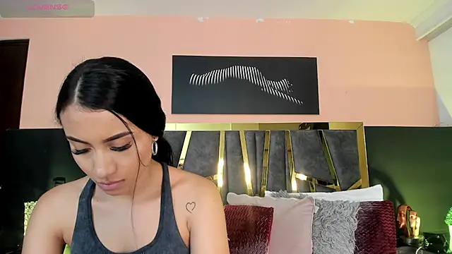 Snapshot of ScarletTorres chatting on 12.20.25 ScarletTorres online show from 12.20.25