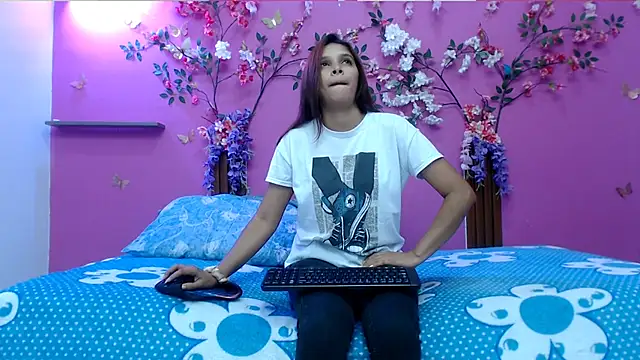 skinnybarbie022 online show from 03.08.26