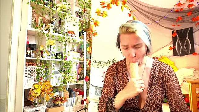 Snapshot of Sova173 chatting on 10.01.25 Sova173 online show from 10.01.25