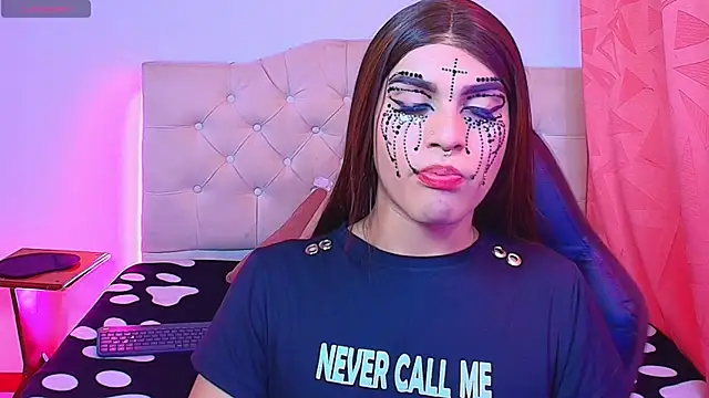 lailahdark online show from 10.26.25