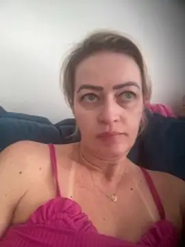 Snapshot of Alerquinasc chatting on 12.22.25 Alerquinasc online show from 12.22.25