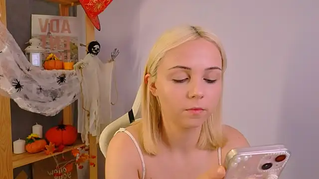 Charlotte Colinss online show from 10.22.25