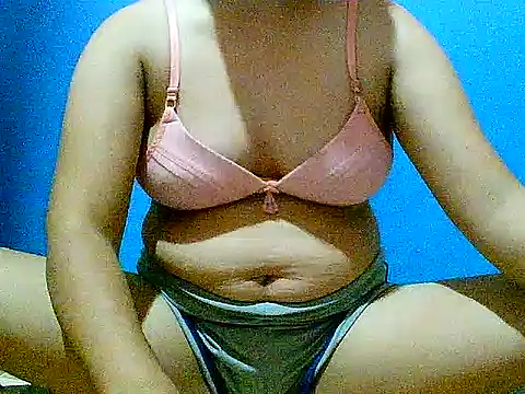 Snapshot of hotmom_pinay chatting on 11.09.25 hotmom pinay online show from 11.09.25