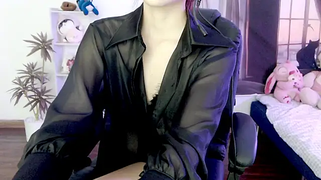 Snapshot of Suzie_Wet_Cave chatting on 10.06.25 Suzie Wet Cave online show from 10.06.25