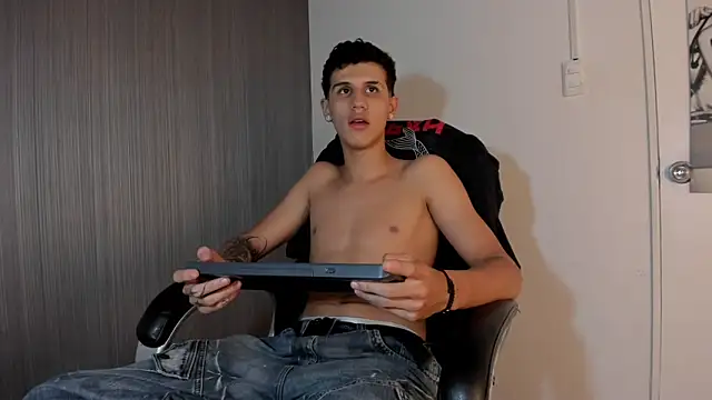 Snapshot of _realwav chatting on 10.18.25 realwav online show from 10.18.25