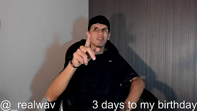 Snapshot of _realwav chatting on 10.22.25 realwav online show from 10.22.25