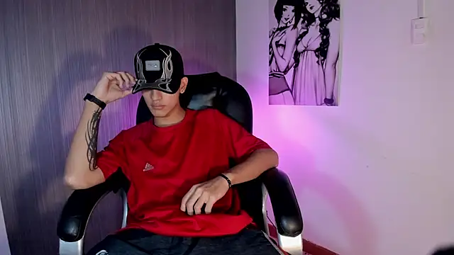 Snapshot of _realwav chatting on 10.30.25 realwav online show from 10.30.25