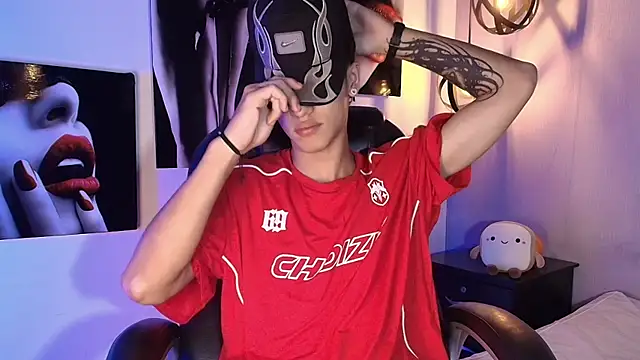 Snapshot of _realwav chatting on 11.02.25 realwav online show from 11.02.25