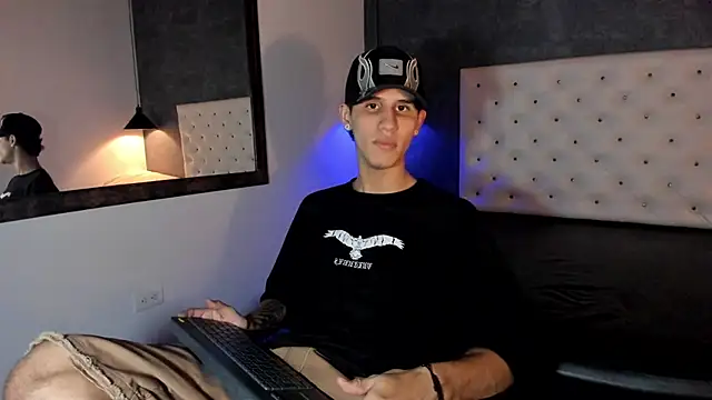 Snapshot of _realwav chatting on 11.10.25 realwav online show from 11.10.25