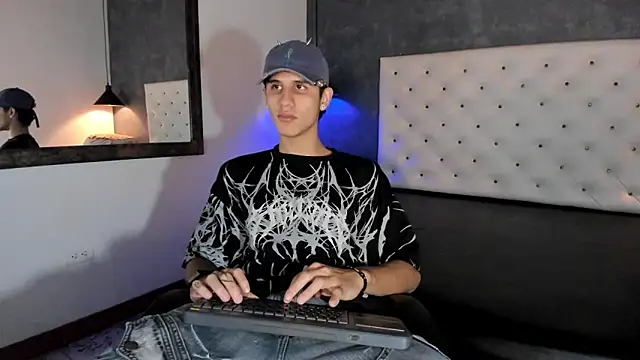 Snapshot of _realwav chatting on 11.25.25 realwav online show from 11.25.25