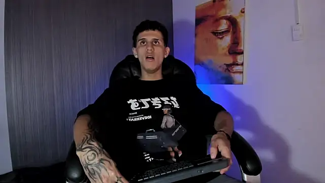 Snapshot of _realwav chatting on 12.03.25 realwav online show from 12.03.25