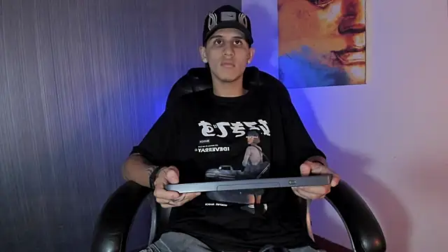 Snapshot of _realwav chatting on 12.15.25 realwav online show from 12.15.25