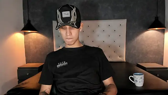 Snapshot of _realwav chatting on 12.16.25 realwav online show from 12.16.25