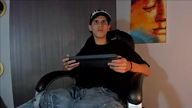 Snapshot of _realwav chatting on 12.21.25 realwav online show from 12.21.25