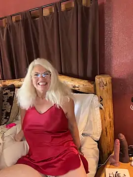 Snapshot of SubMissOlivia chatting on 09.25.25 SubMissOlivia online show from 09.25.25