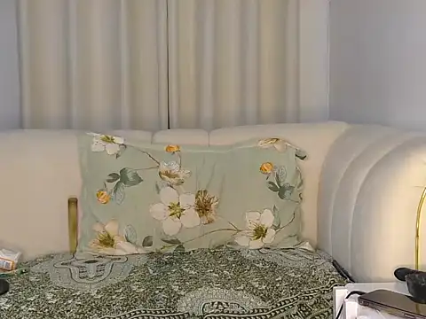 Snapshot of TinaFavourite chatting on 11.14.25 TinaFavourite online show from 11.14.25