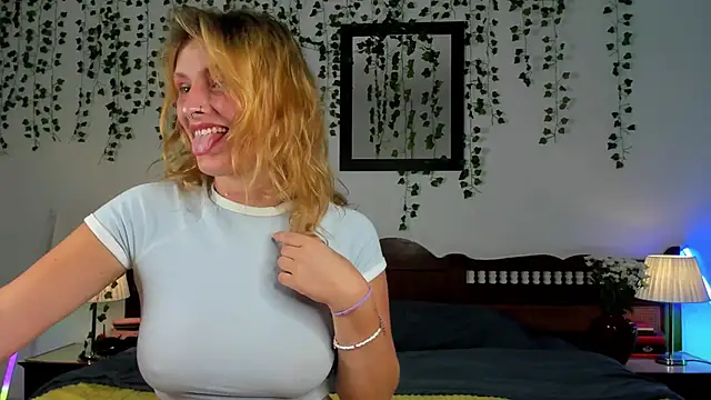 Ariana Spring online show from 09.24.25