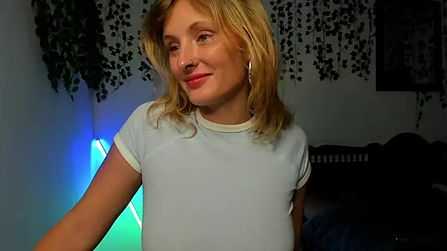 Ariana Spring online show from 10.26.25