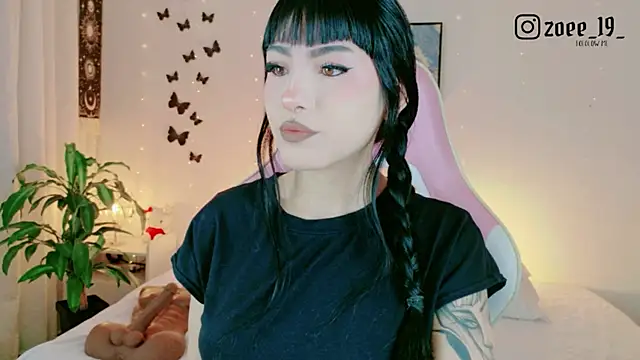 Snapshot of cuteezoe chatting on 05.18.26 cuteezoe online show from 05.18.26
