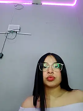 Anne Mia online show from 11.24.25