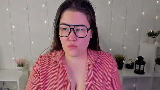 Snapshot of Tara_Torres chatting on 11.11.25 Tara Torres online show from 11.11.25