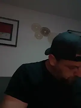 Snapshot of madmiki chatting on 11.14.25 madmiki online show from 11.14.25