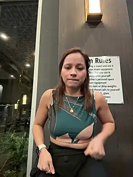 Snapshot of Mrs_MrLove chatting on 12.20.25 Mrs MrLove online show from 12.20.25