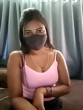 Snapshot of Misss-julli chatting on 10.14.25 Misss-julli online show from 10.14.25