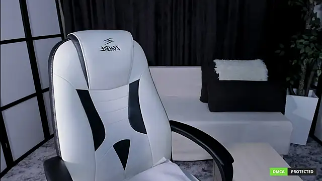 Snapshot of LikaFoxie chatting on 12.03.25 LikaFoxie online show from 12.03.25