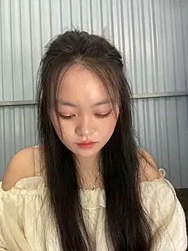 Snapshot of Julia-Elsa chatting on 09.13.25 Julia-Elsa online show from 09.13.25