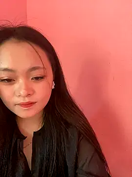 Snapshot of Julia-Elsa chatting on 09.28.25 Julia-Elsa online show from 09.28.25