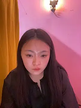 Snapshot of Julia-Elsa chatting on 09.28.25 Julia-Elsa online show from 09.28.25