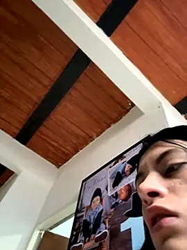 Snapshot of LiaCollings chatting on 11.12.25 LiaCollings online show from 11.12.25