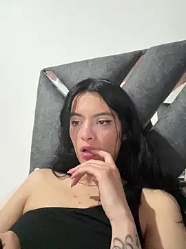 Snapshot of LiaCollings chatting on 11.24.25 LiaCollings online show from 11.24.25