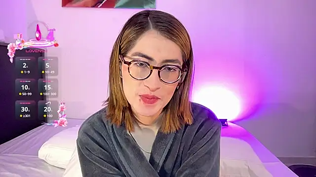 Snapshot of rousseblossom chatting on 09.18.25 rousseblossom online show from 09.18.25