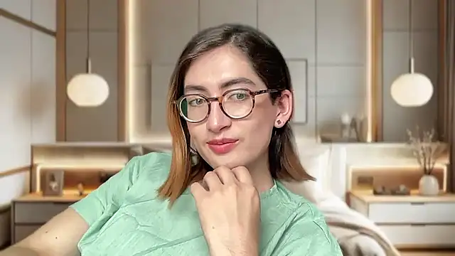 Snapshot of rousseblossom chatting on 01.11.26 rousseblossom online show from 01.11.26