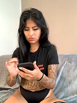 Snapshot of mrskarmaa chatting on 11.12.25 mrskarmaa online show from 11.12.25