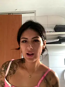 Snapshot of mrskarmaa chatting on 12.14.25 mrskarmaa online show from 12.14.25