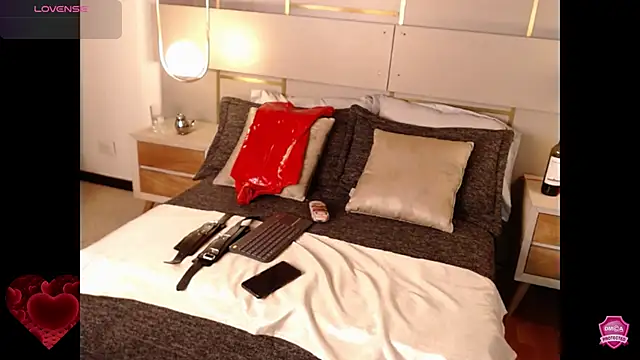 Lina Montclair online show from 09.12.25