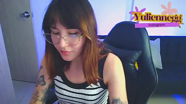 Snapshot of Yulienneg chatting on 02.08.26 Yulienneg online show from 02.08.26