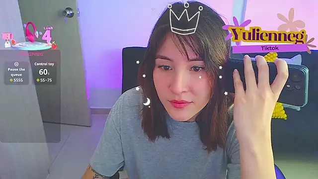 Snapshot of Yulienneg chatting on 02.11.26 Yulienneg online show from 02.11.26