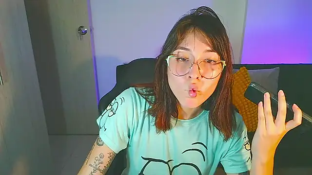 Snapshot of Yulienneg chatting on 02.13.26 Yulienneg online show from 02.13.26